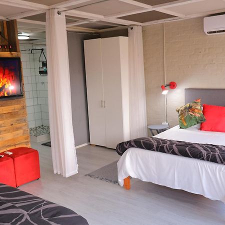 Azura Sleep Brackenfell Apartment ภายนอก รูปภาพ